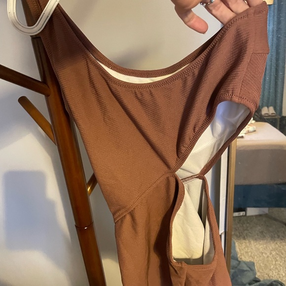 Cupshe one piece - Picture 2 of 3